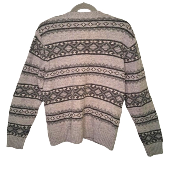 Aeropostale Wool Blend Button Up Gray Patterned V Neck Cardigan Size Medium - Picture 2 of 7